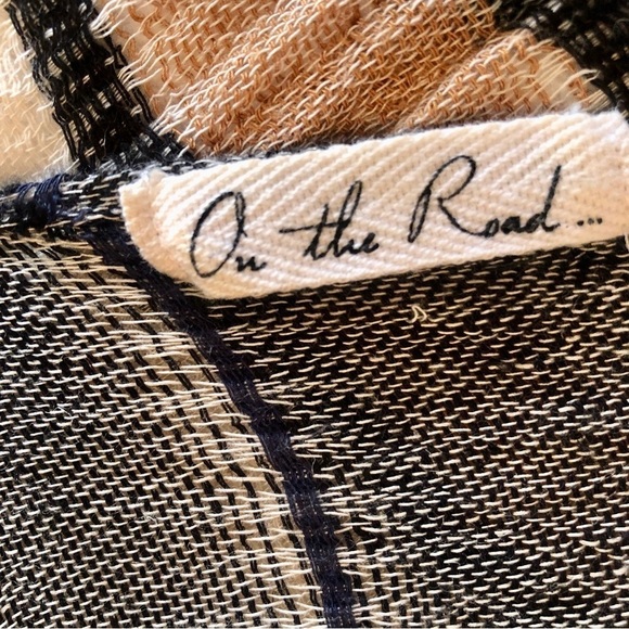On The Road Kimono Shawl Wrap Ruana Woven Ivory Tan Navy Woven Fringe One Size - Picture 12 of 16
